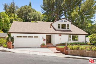 15810 Castlewoods Drive, Sherman Oaks, CA 91403