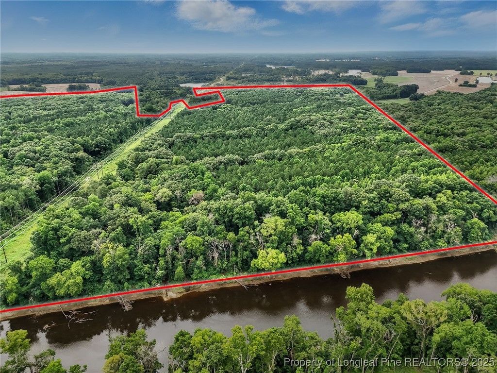 5725 River Road, Wade, NC 28395