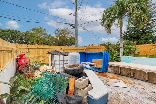 14601 NW 10th Ave, Miami, FL 33168