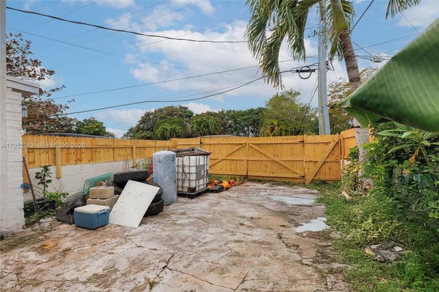 14601 NW 10th Ave, Miami, FL 33168