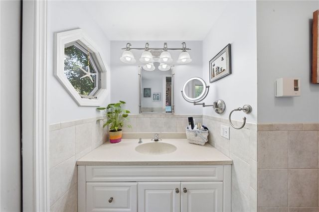 60 Brookwood Road, South Kingstown, RI 02879