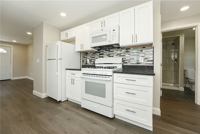 71 ST Elizabeth Street 1, Bristol, RI 02809