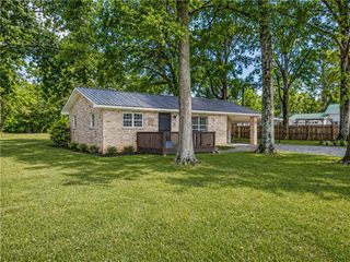 7 York Drive NE, Plainville, GA 30733