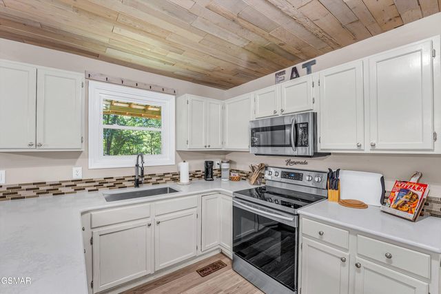3401 Mountain Overlook Way, Sevierville, TN 37876