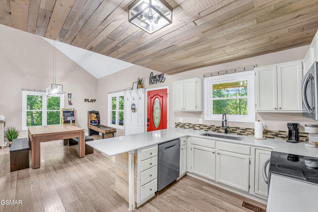 3401 Mountain Overlook Way, Sevierville, TN 37876