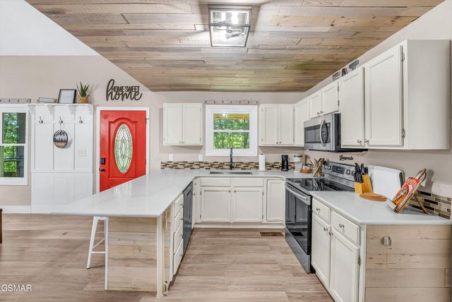 3401 Mountain Overlook Way, Sevierville, TN 37876