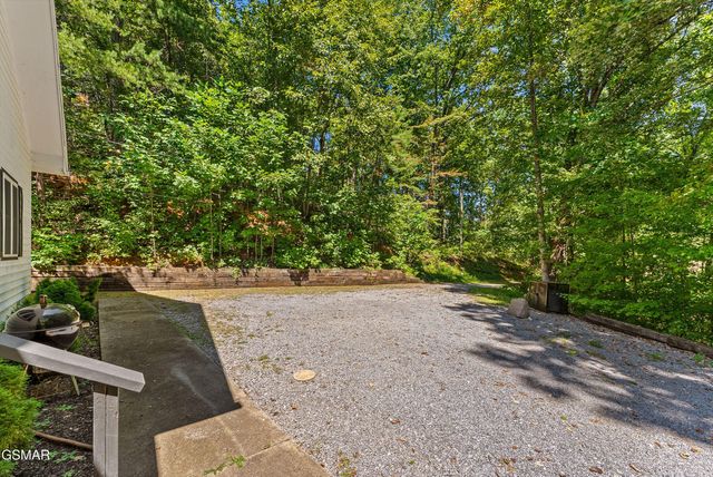 3401 Mountain Overlook Way, Sevierville, TN 37876