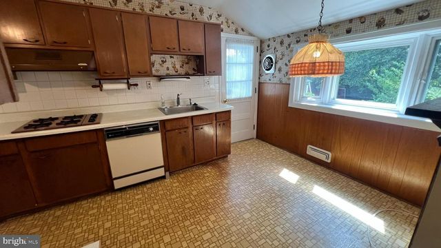 86 SARATOGA RD, Stratford, NJ 08084