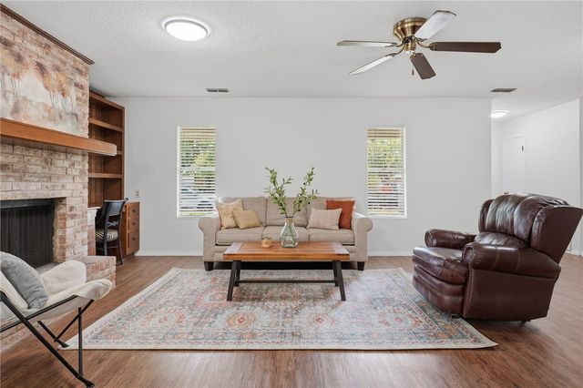 2113 Saint Charles Dr, Portland, TX 78374