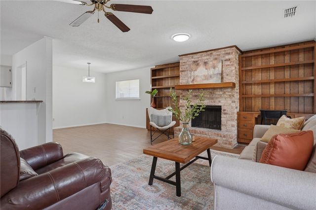 2113 Saint Charles Dr, Portland, TX 78374