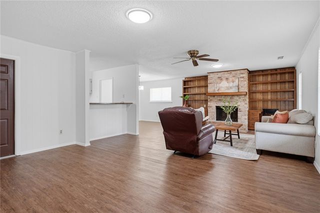 2113 Saint Charles Dr, Portland, TX 78374