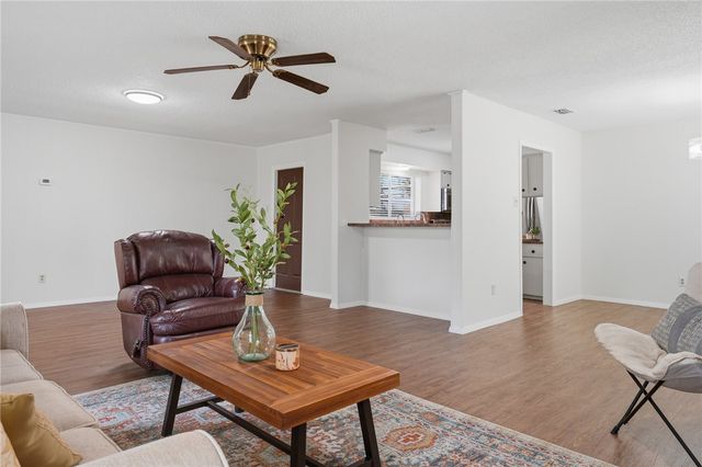 2113 Saint Charles Dr, Portland, TX 78374