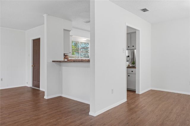 2113 Saint Charles Dr, Portland, TX 78374