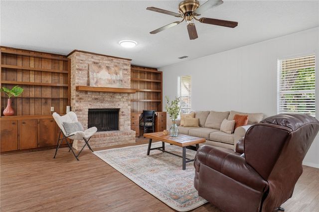 2113 Saint Charles Dr, Portland, TX 78374
