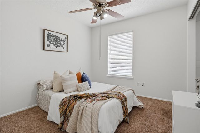 2113 Saint Charles Dr, Portland, TX 78374