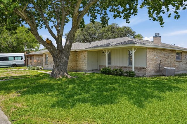 2113 Saint Charles Dr, Portland, TX 78374