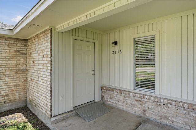 2113 Saint Charles Dr, Portland, TX 78374