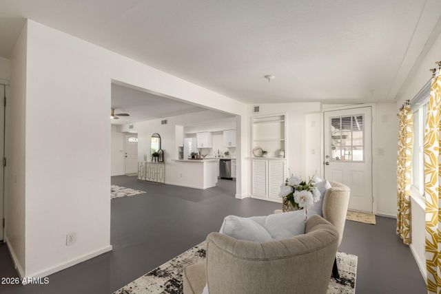 836 S SARANAC Avenue, Mesa, AZ 85208