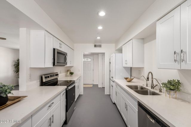 836 S SARANAC Avenue, Mesa, AZ 85208