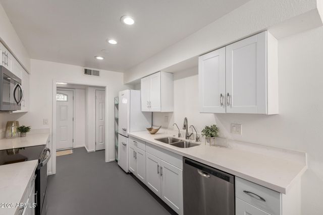 836 S SARANAC Avenue, Mesa, AZ 85208