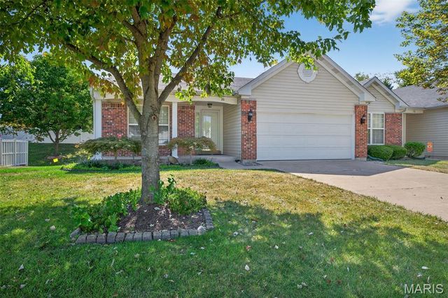 26 Hunting Manor Drive, St Charles, MO 63303