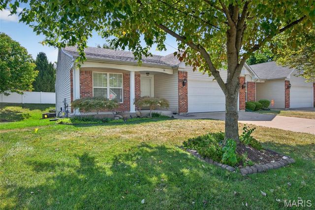 26 Hunting Manor Drive, St Charles, MO 63303