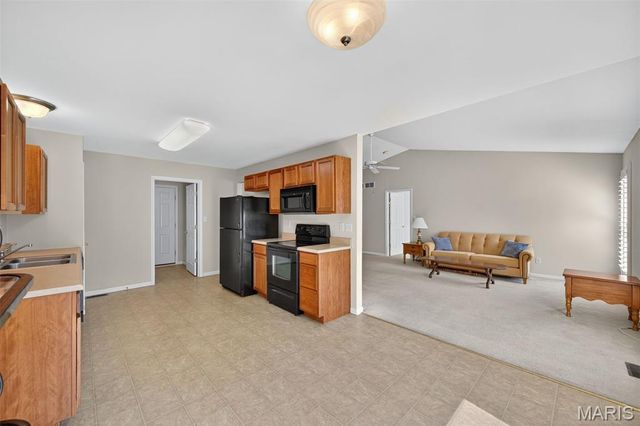 26 Hunting Manor Drive, St Charles, MO 63303
