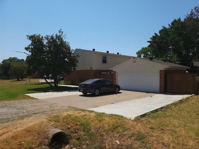 833 James Street, Azle, TX 76020