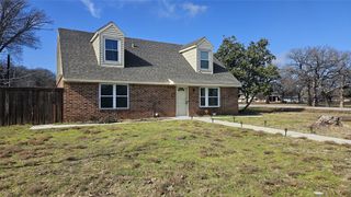833 James Street, Azle, TX 76020