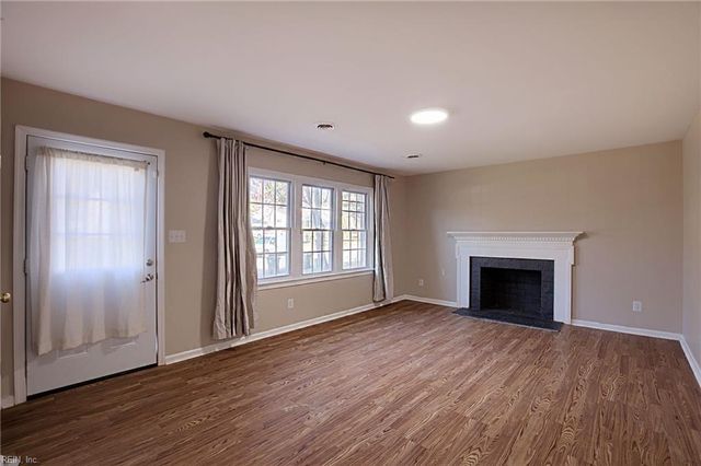 363 Paulette DR, Newport News, VA 23608