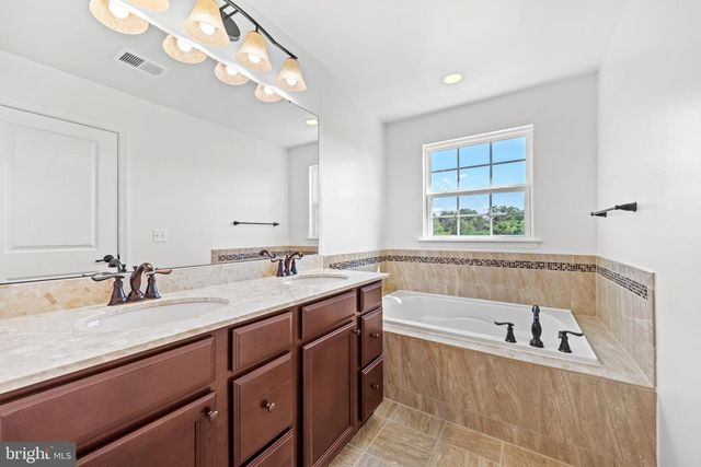 115 HORNBEAM DR, Lake Frederick, VA 22630