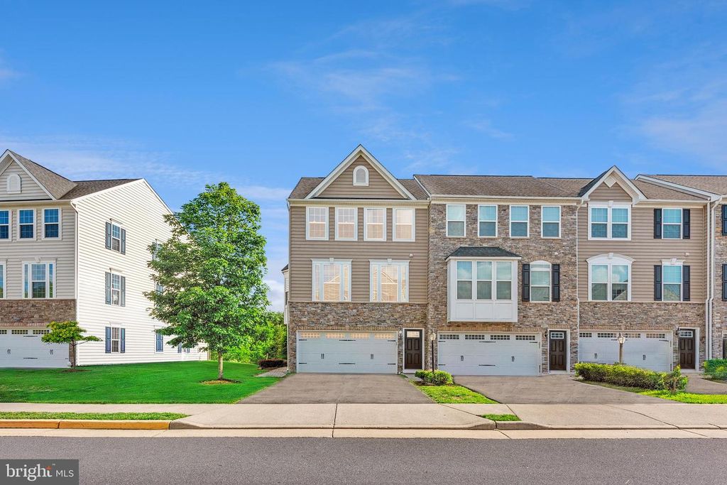 115 HORNBEAM DR, Lake Frederick, VA 22630