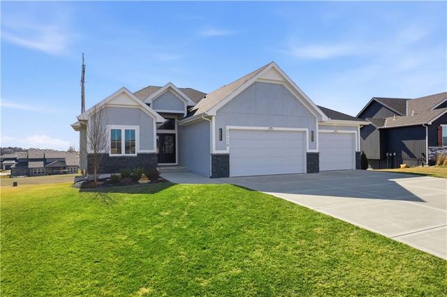 21119 W 188th Terrace, Spring Hill, KS 66083