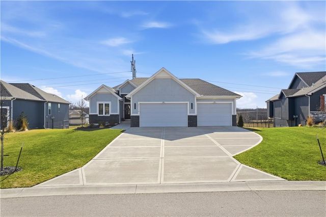 21119 W 188th Terrace, Spring Hill, KS 66083