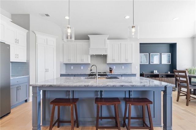 21119 W 188th Terrace, Spring Hill, KS 66083