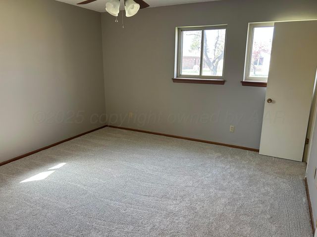 613 S Fulton Street, Stratford, TX 79084