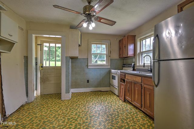 726 Hammond Avenue, Mount Carmel, TN 37645