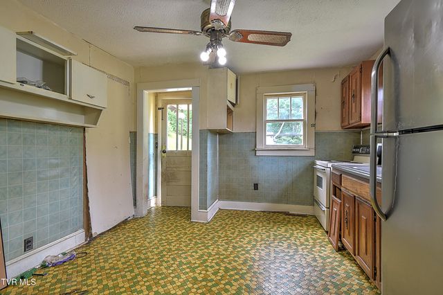 726 Hammond Avenue, Mount Carmel, TN 37645