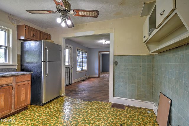 726 Hammond Avenue, Mount Carmel, TN 37645