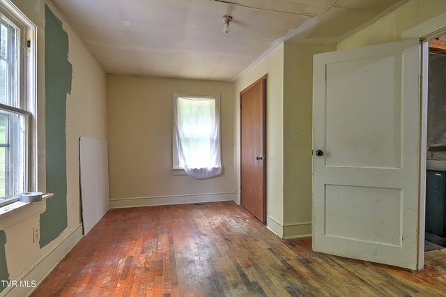 726 Hammond Avenue, Mount Carmel, TN 37645