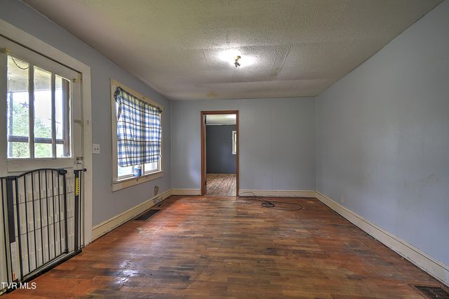 726 Hammond Avenue, Mount Carmel, TN 37645