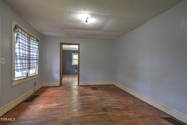 726 Hammond Avenue, Mount Carmel, TN 37645