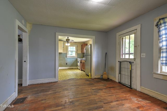 726 Hammond Avenue, Mount Carmel, TN 37645