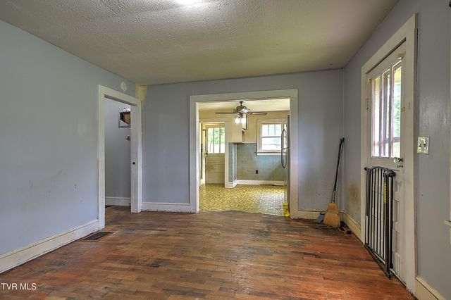 726 Hammond Avenue, Mount Carmel, TN 37645