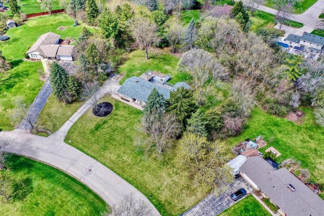 N8W27182 Jills DRIVE, Waukesha, WI 53188