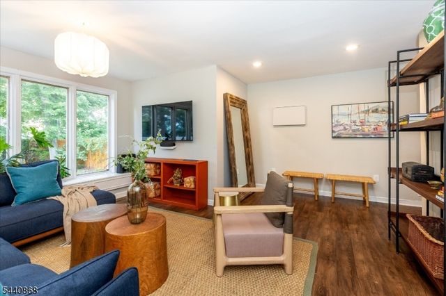 20 College Ave, Montclair Twp., NJ 07043