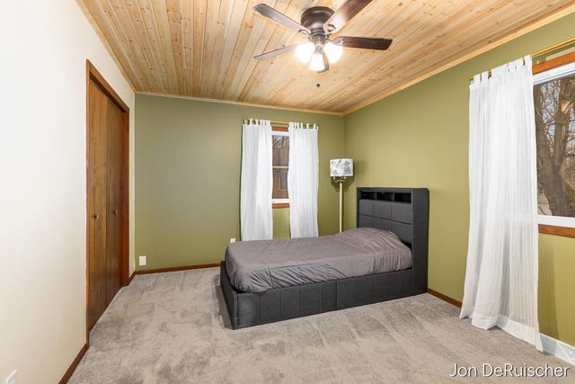 1879 Holliday Drive, Wyoming, MI 49519