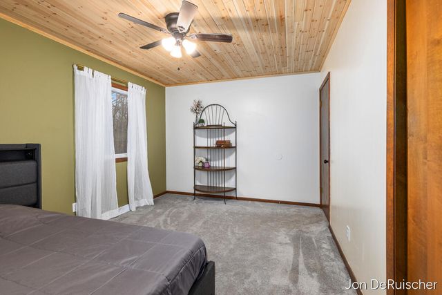 1879 Holliday Drive, Wyoming, MI 49519