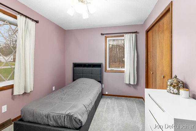 1879 Holliday Drive, Wyoming, MI 49519
