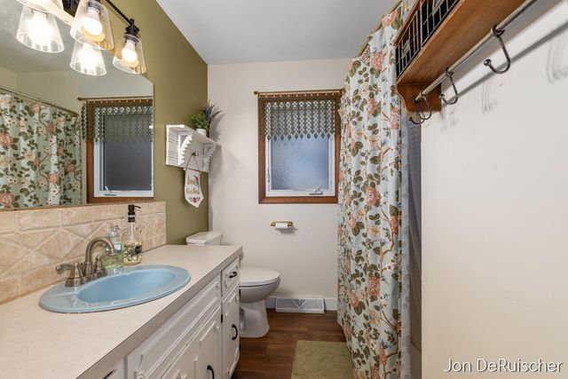 1879 Holliday Drive, Wyoming, MI 49519